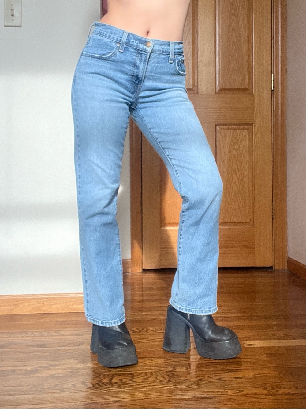 Levi’s Middy Ankle Bootcut Denim Jeans - Size 25